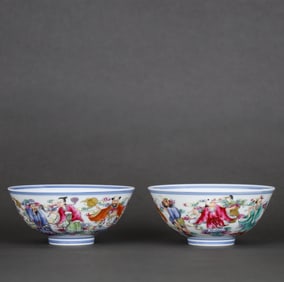 A FAMILLE ROSE WITH GILT-DECORATED 'EIGHT IMMORTALS' BOWL