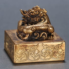 A GILT-DECORATED-BRONZE 'DRAGON KNOB' SEAL