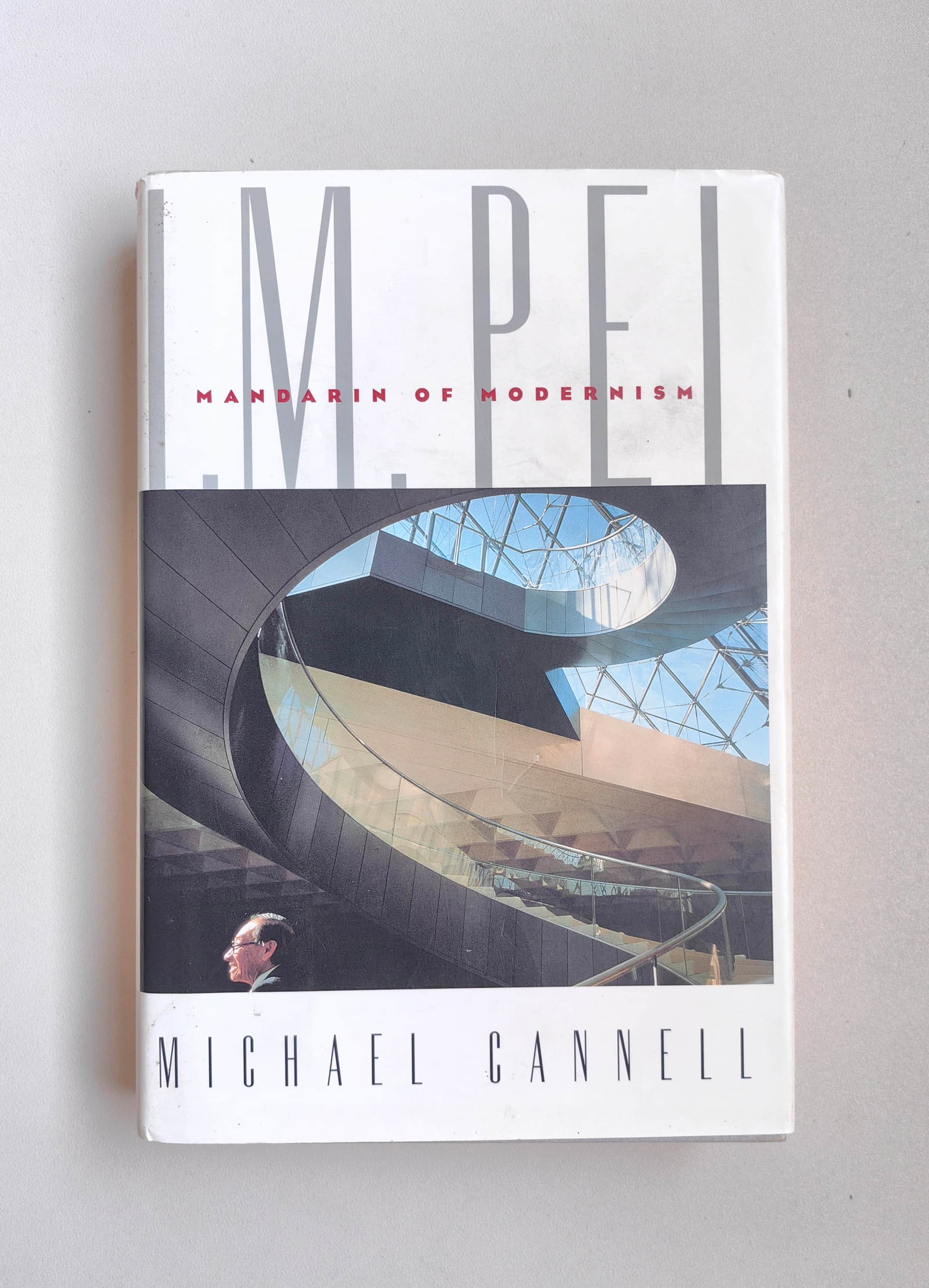 I.M. PEI, SIGNED PRESENTATION COPY, "MANDARIN OF MODERNISM": I.M. PEI, SIGNED PRESENTATION COPY, "MANDARIN OF MODERNISM" Dimensions: 24 x 16 cm (9.45 x 6.30 in.). All measurements are approximate. 1995, Michael Cannell, Clarkson Potter Publishers.