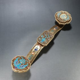 A GILT-DECORATED FILIGREE AND KINGFISHER FEATHER RUYI SCEPTRE