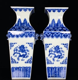 A BLUE AND WHITE 'DRAGON'  VASE
