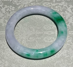 A JADEITE BRACELET