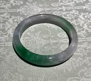 A JADEITE BRACELET