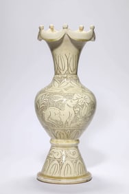A CIZHOU-TYPE 'CARVED FLORAL' VASE