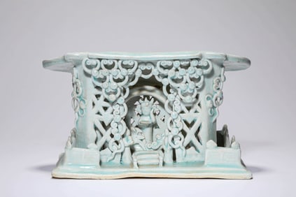 A HUTIAN-TYPE BUDDHIST NICHE