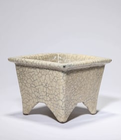 A GE-TYPE FLOWERPOT