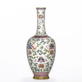 QIANLONG PERIOD, FAMILLE ROSE 'EIGHT TREASURES' VASE