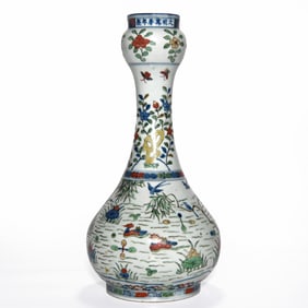 A WANLI PERIOD WUCAI GARLIC-NECK VASE