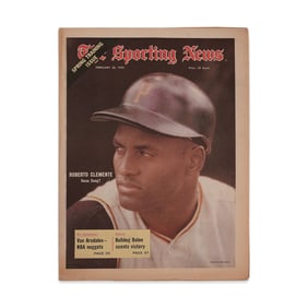 ROBERTO CLEMENTE SIGNED "THE SPORTING NEWS" FEBRUARY 28, 1970 ISSUE