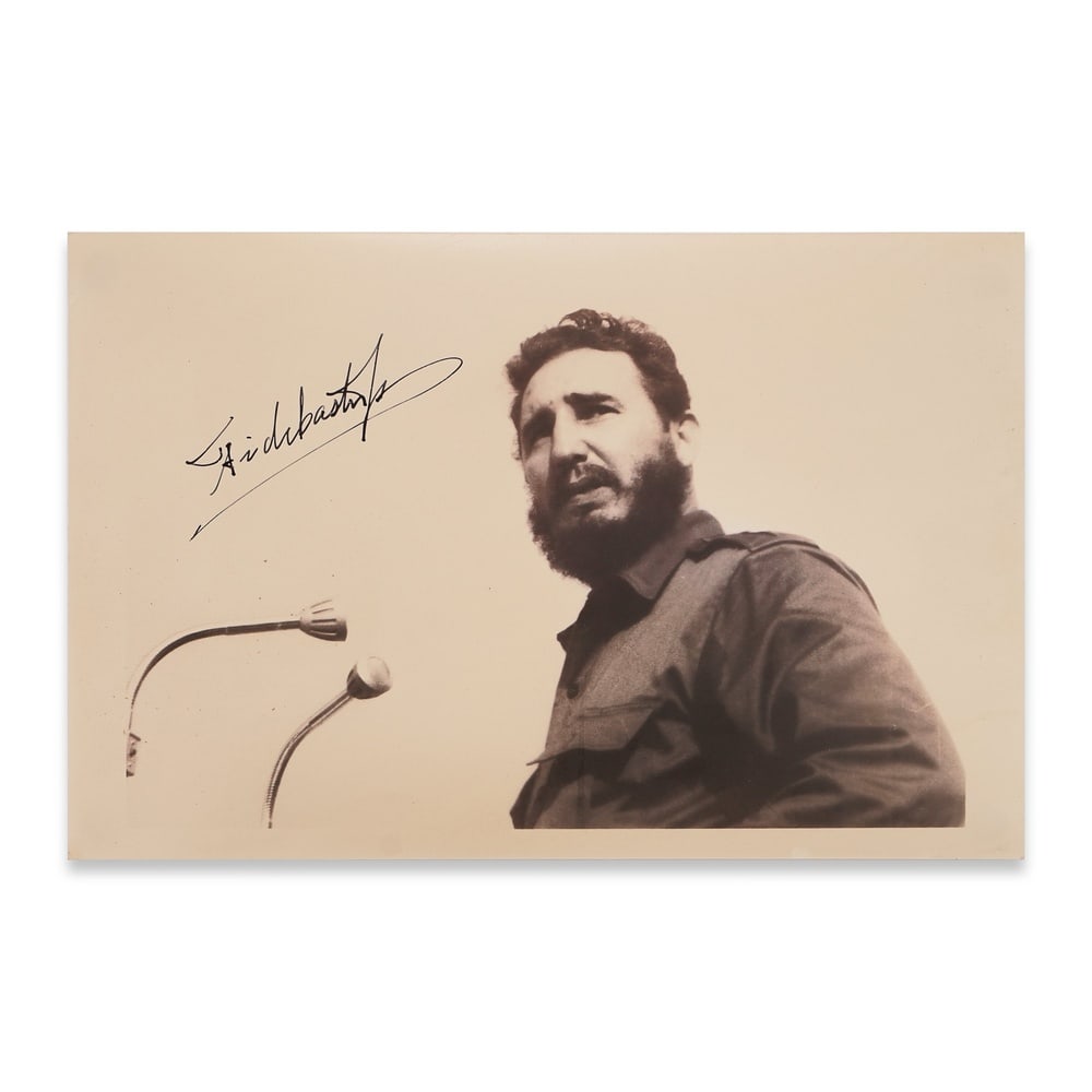 FIDEL CASTRO SIGNED GELATIN SILVER PHOTOGRAPH (1 of 1)