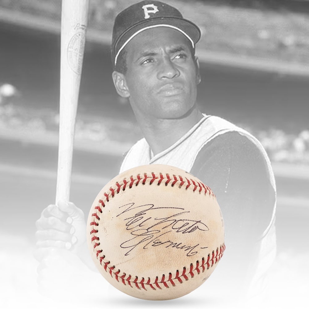 ROBERTO CLEMENTE SIGNED BASEBALL (1 of 3)