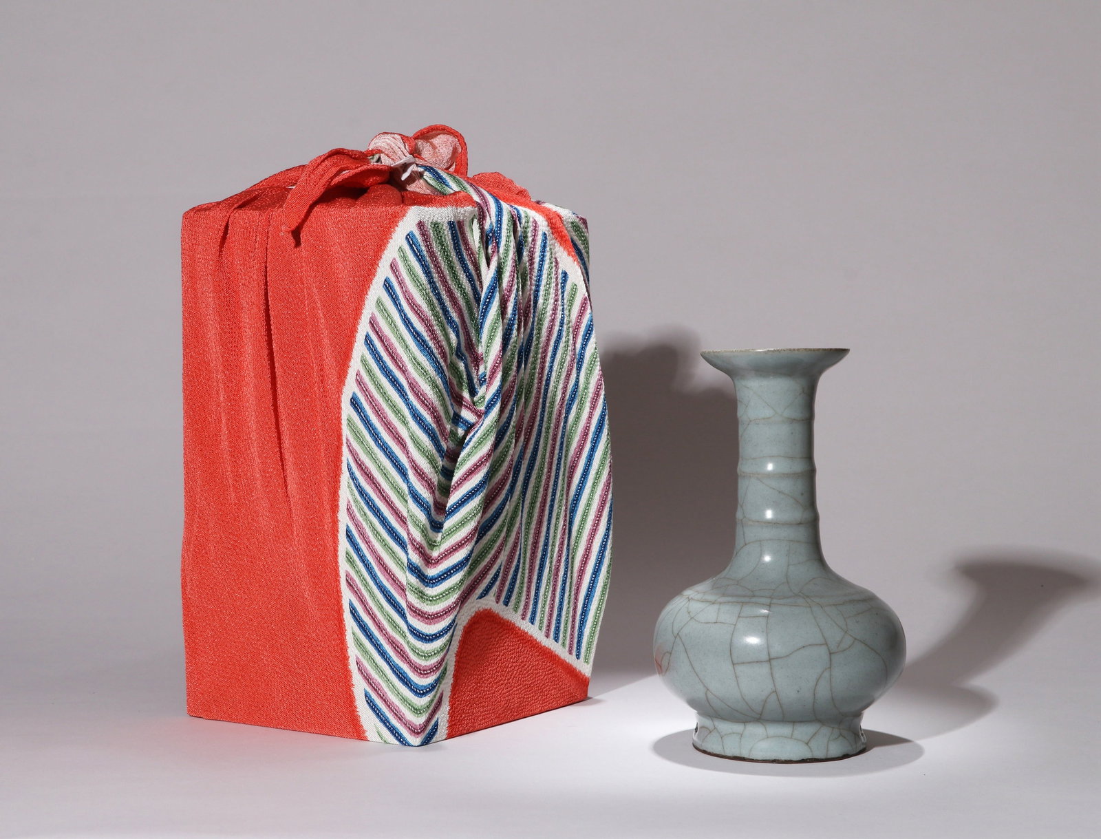 AN OFFICIAL 'STRING ' VASE - 2