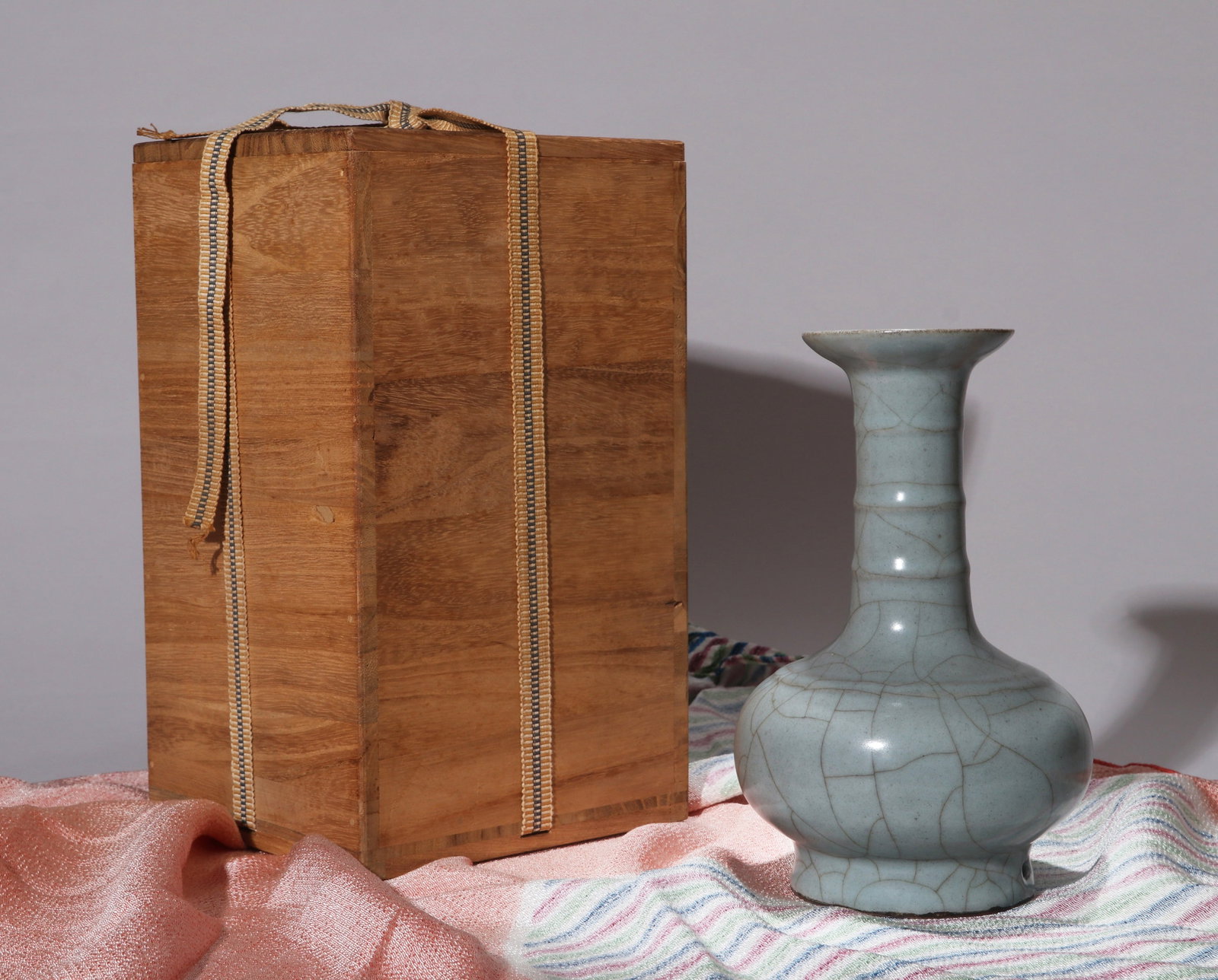 AN OFFICIAL 'STRING ' VASE - 3