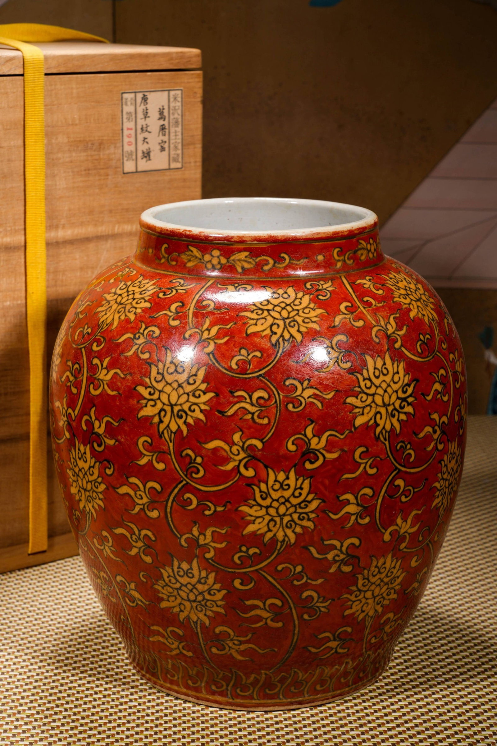 A 'INTERLOCKING FLOWERS' LARGE JAR - 3