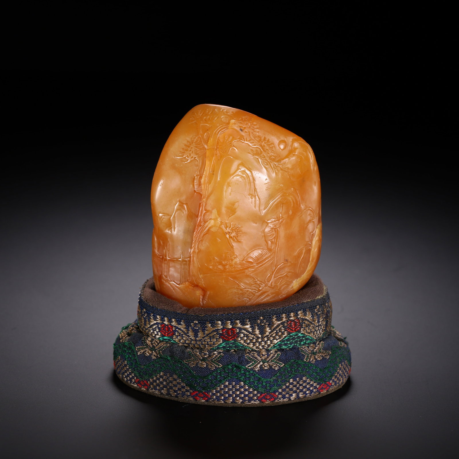 A TIANHUANG ORNAMENT: A TIANHUANG ORNAMENT Dimensions: Dimensions: Length: 6 cm (2.36 in.), Width: 4 cm (1.57 in.), Height: 7.5 cm (2.95 in.). Weight: 220 g. All measurements are approximate.