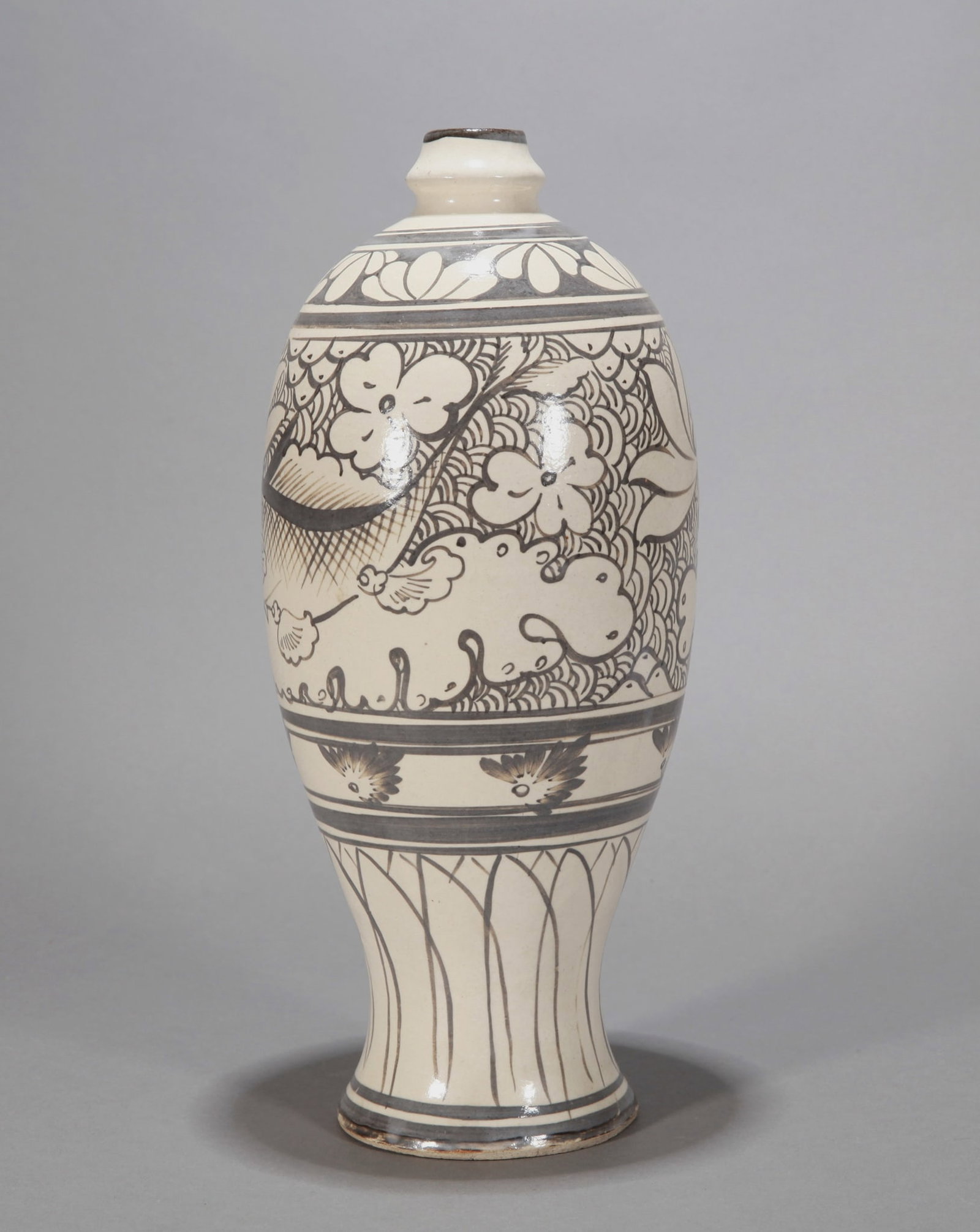 A CIZHOU MEIPING: A CIZHOU MEIPING Dimensions: Height: 30 cm (11.81 in.). All measurements are approximate.