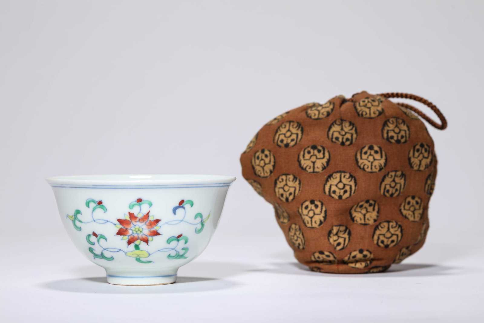 A DOUCAI 'LOTUS' CUP: A DOUCAI 'LOTUS' CUP Dimensions: Dimensions: Width: 9.3 cm (3.66 in.), Height: 5 cm (1.97 in.). All measurements are approximate.