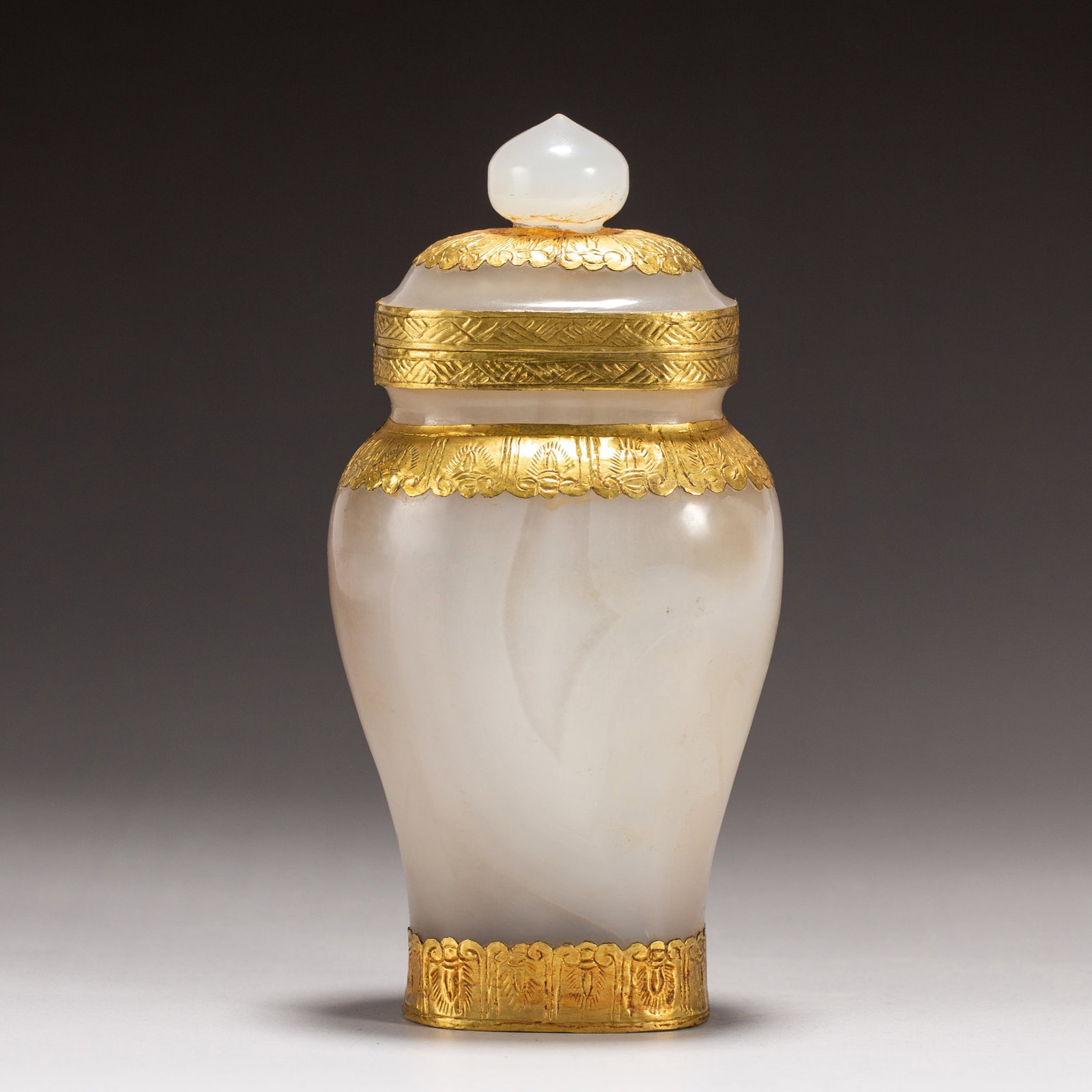 AN AGATE VASE (1 of 7)