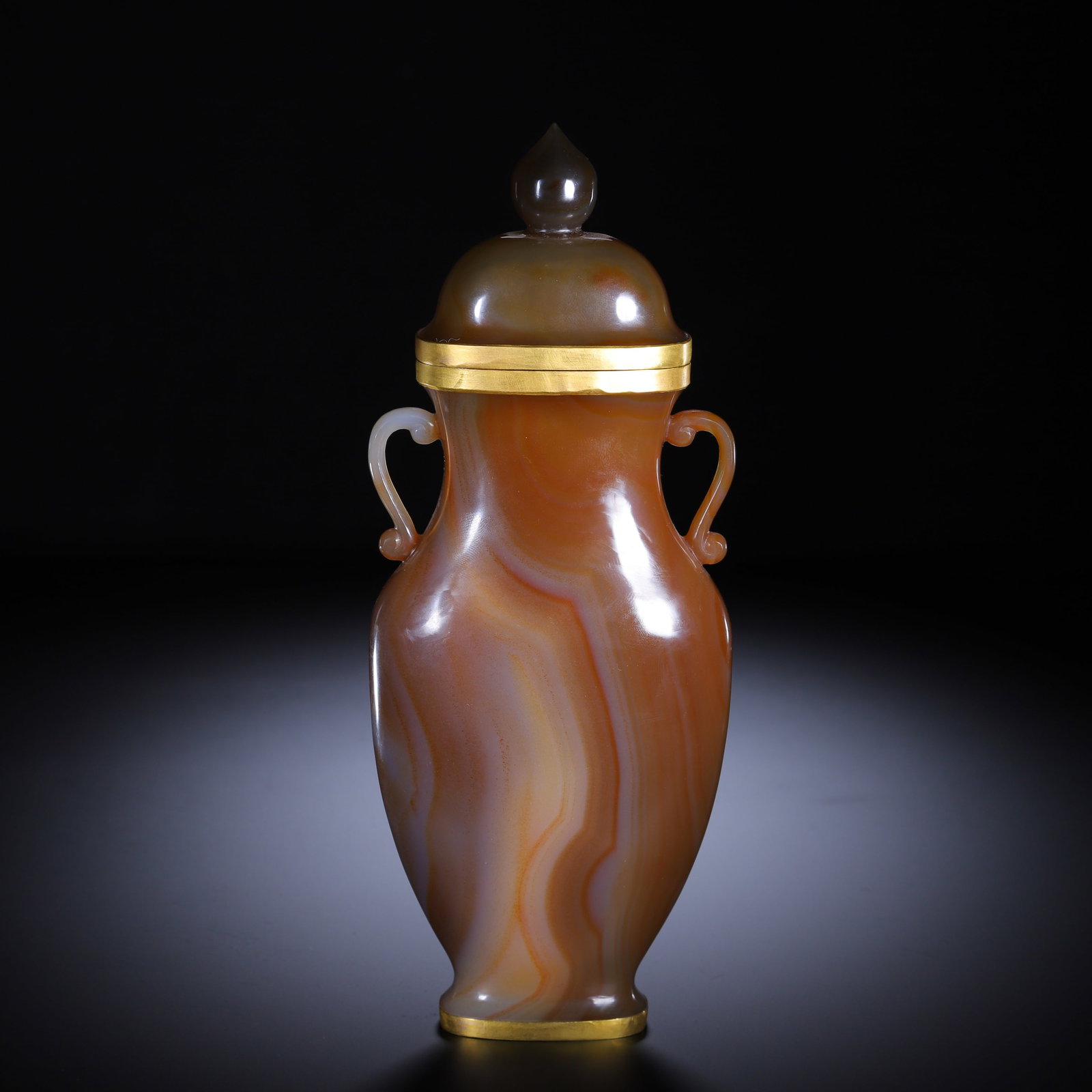 AN AGATE VASE: AN AGATE VASE Dimensions: Dimensions: Length: 9 cm (3.54 in.), Width: 4 cm (1.57 in.), Height: 22 cm (8.66 in.). Weight: 340 g. All measurements are approximate.