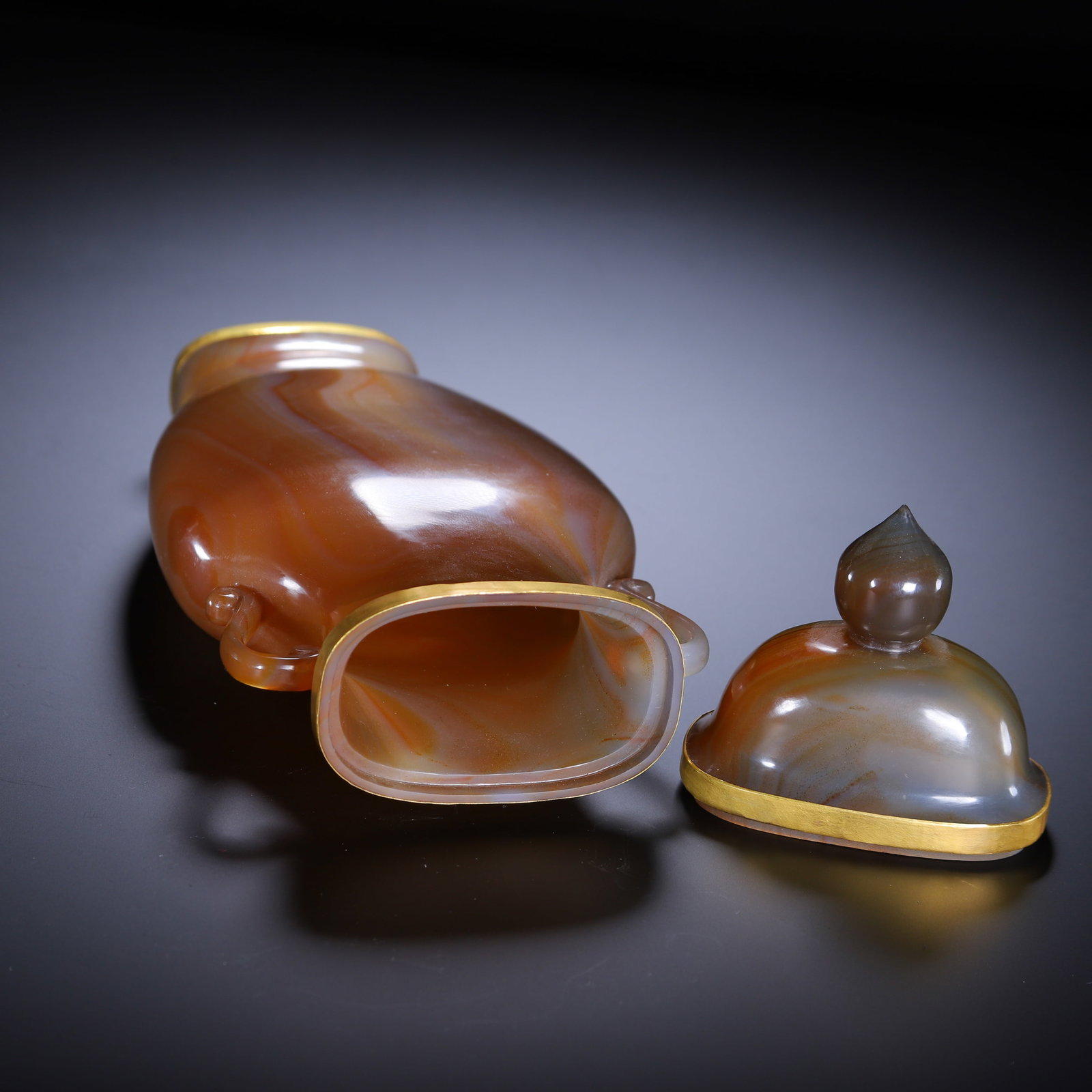 AN AGATE VASE - 8