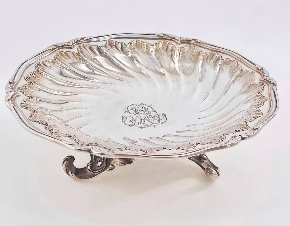 COUPE SUR PIED EN ARGENT MASSIF DE STYLE ROCAILLE. (1 of 1)