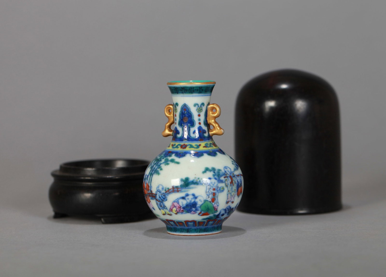 A DOUCAI 'FIGURES' VASE: A DOUCAI 'FIGURES' VASE Dimensions: Height: 8.2 cm (3.23 in.). All measurements are approximate.