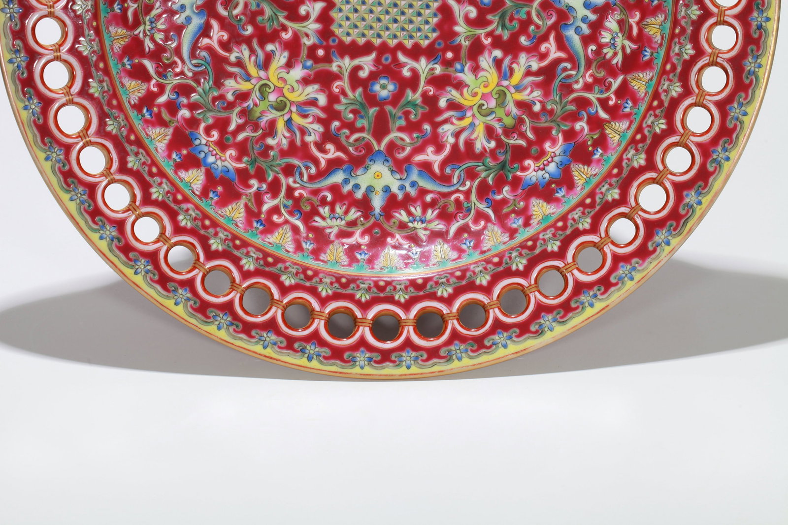A RUBY-GROUND 'INTERLOCKING FLOWERS' LARGE OPENWORK DISH - 2