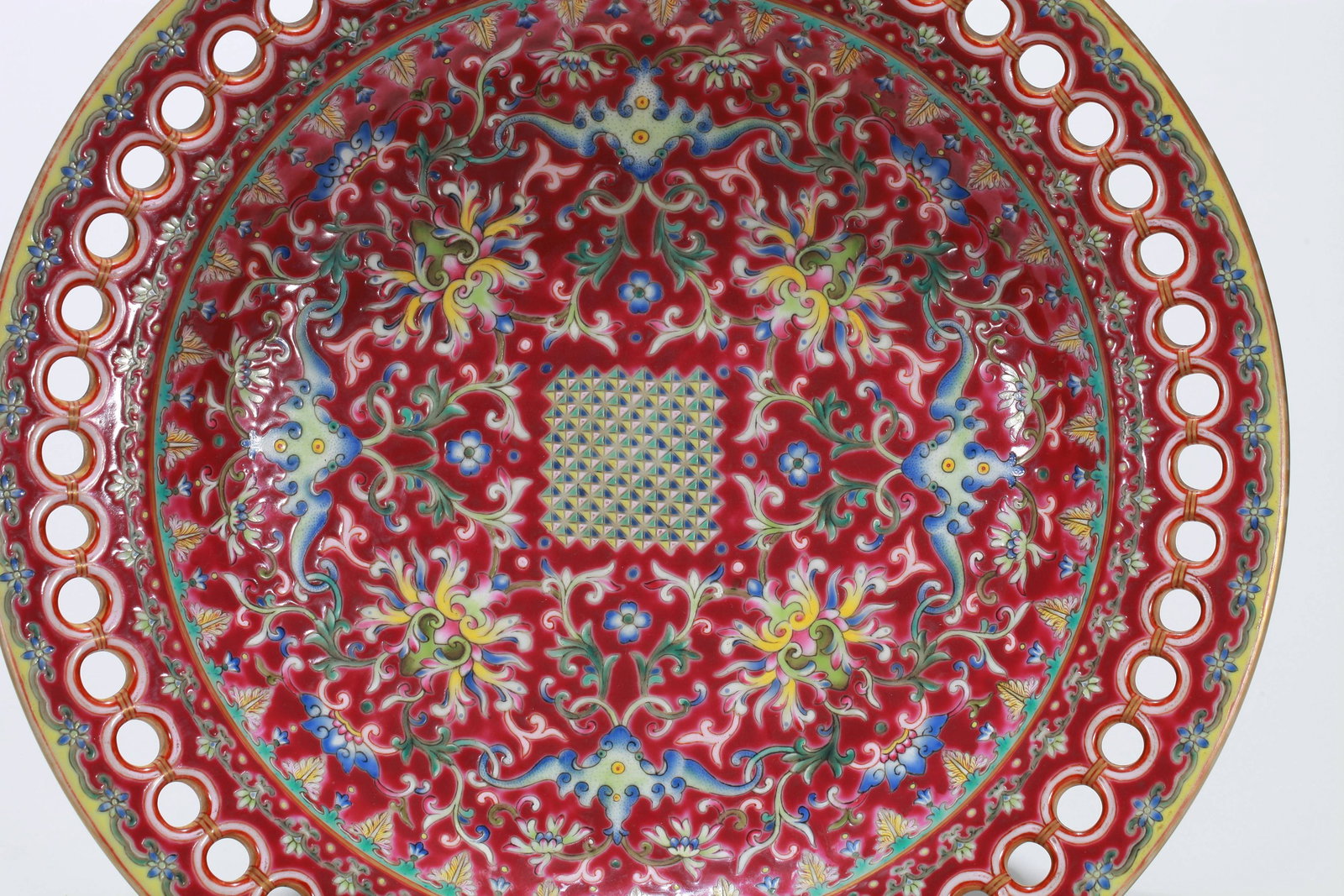 A RUBY-GROUND 'INTERLOCKING FLOWERS' LARGE OPENWORK DISH - 3