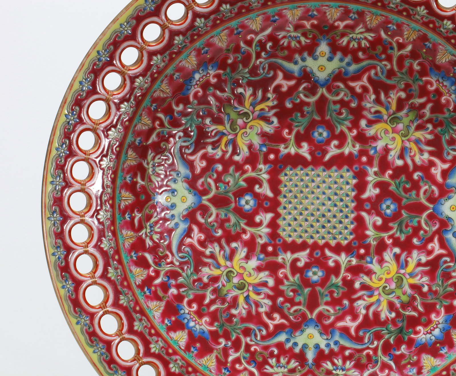 A RUBY-GROUND 'INTERLOCKING FLOWERS' LARGE OPENWORK DISH - 4