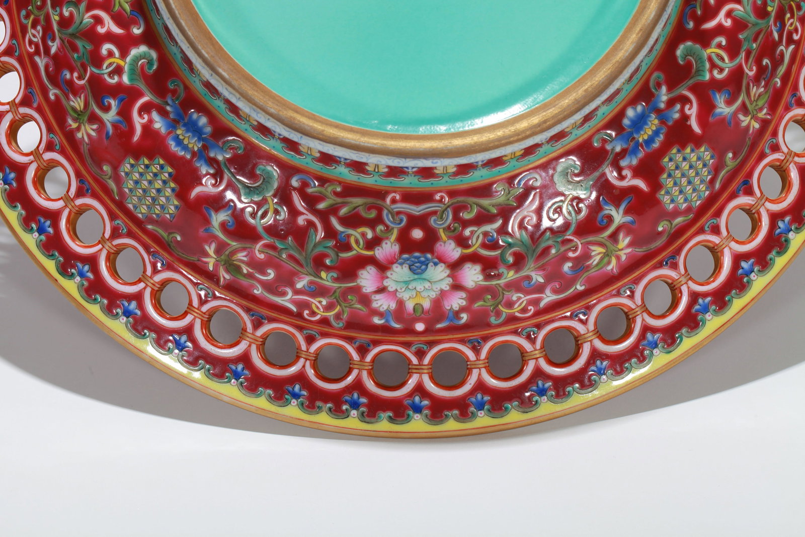 A RUBY-GROUND 'INTERLOCKING FLOWERS' LARGE OPENWORK DISH - 6