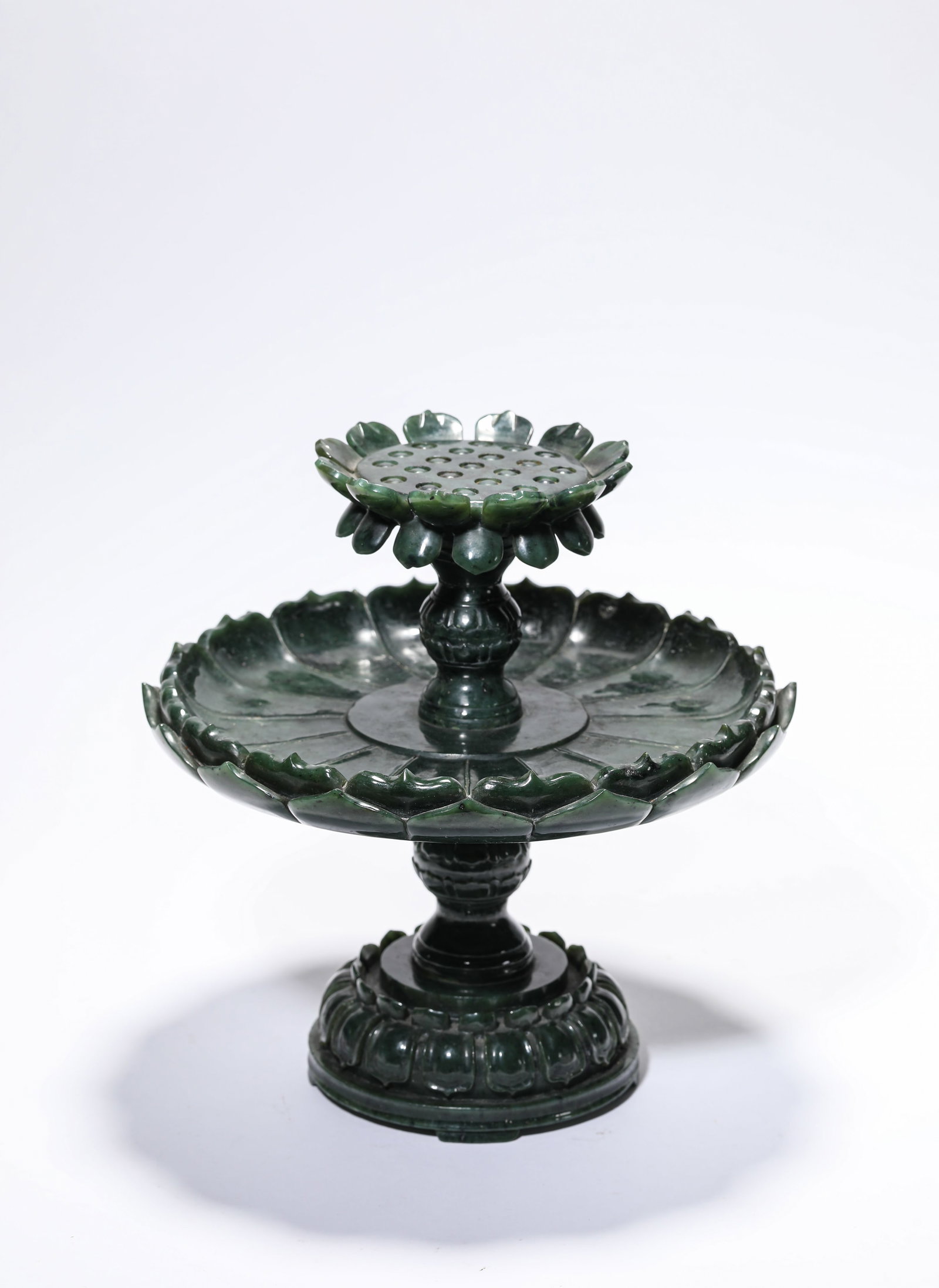 A SPINACH JADE CARVED 'LOTUS' FRUIT DISH (1 of 7)