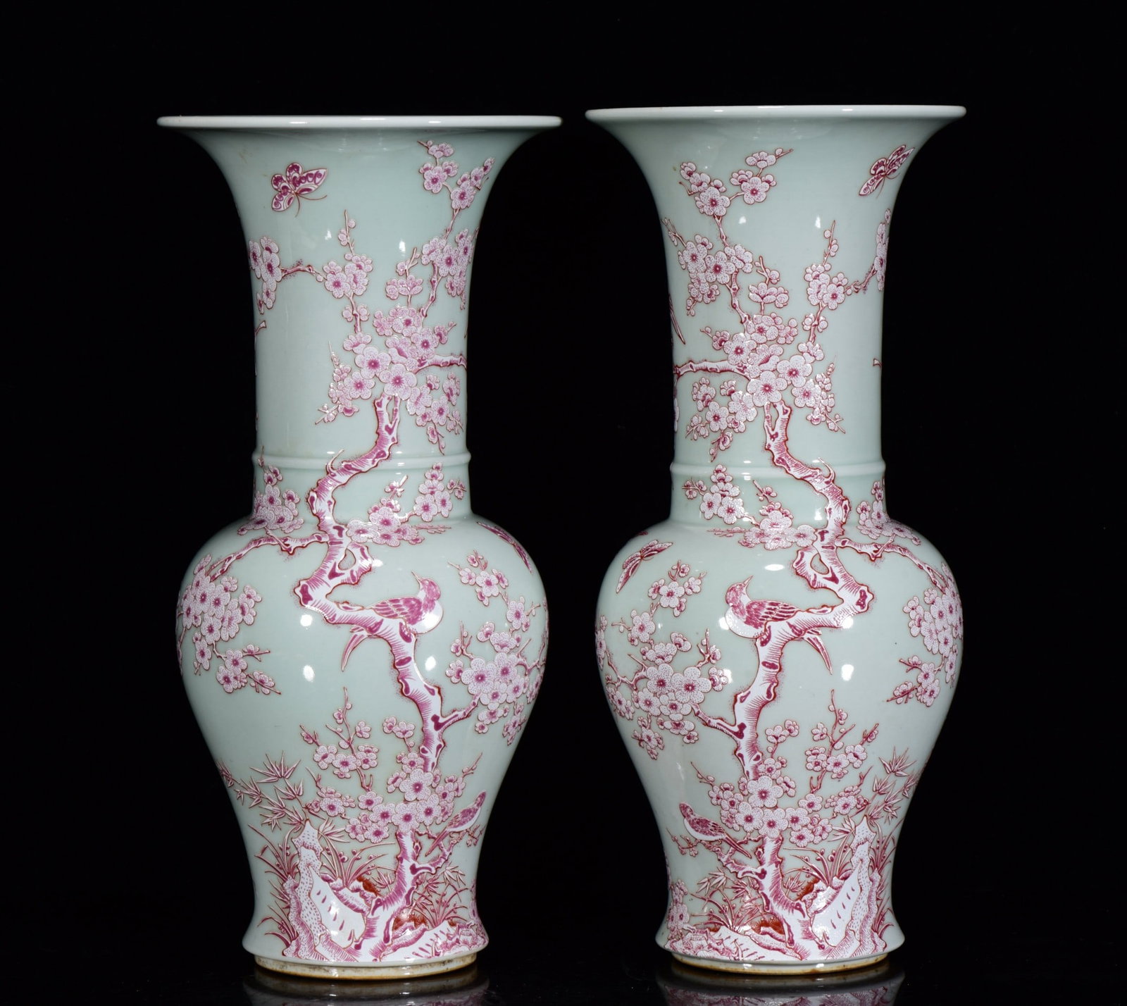 A FAMILLE ROSE 'FLOWERS AND BIRDS' BEAKER: A FAMILLE ROSE 'FLOWERS AND BIRDS' BEAKER Dimensions: Length: 28 cm (11.02 in.), Width: 12 cm (4.72 in.). All measurements are approximate.