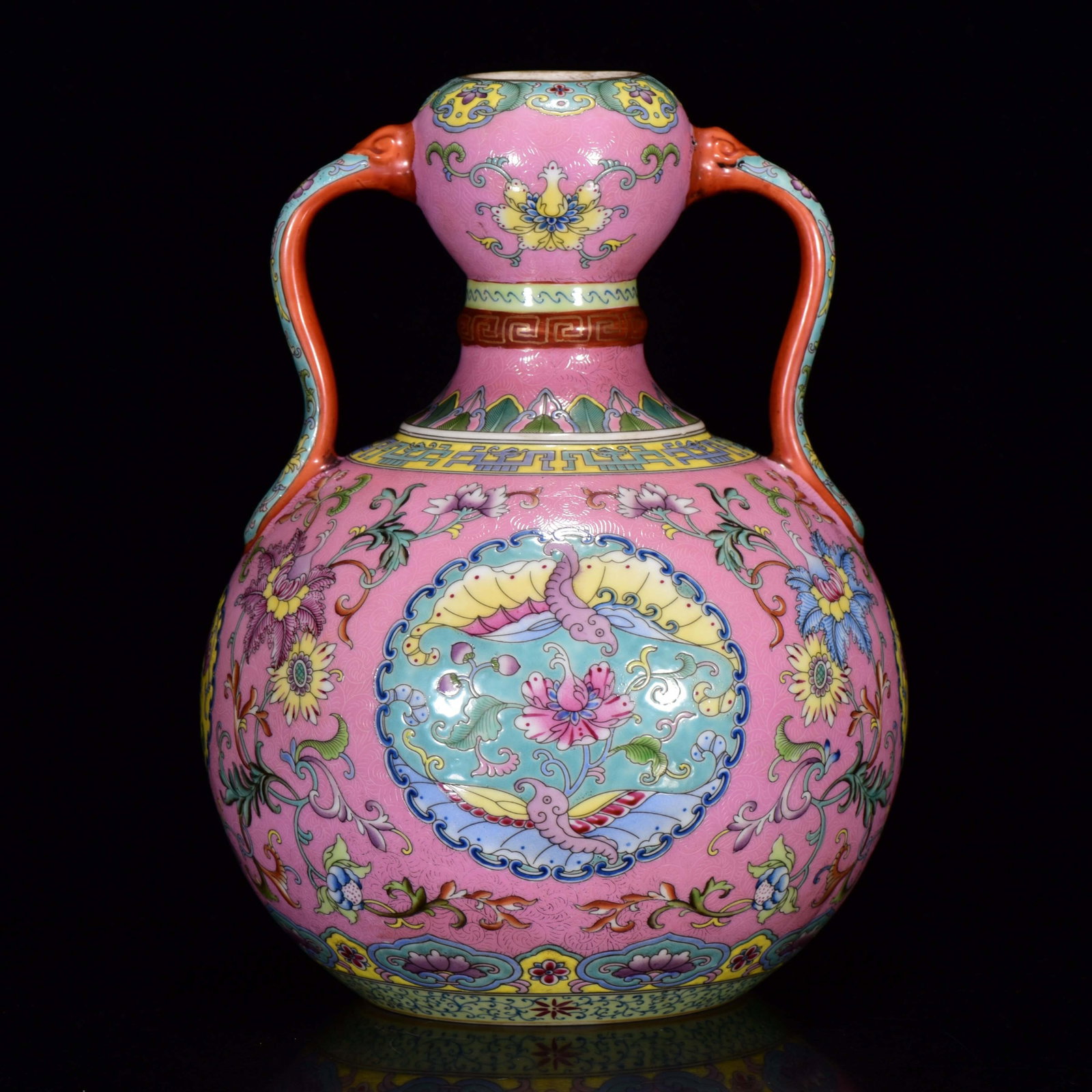 A FAMILLE ROSE 'BUTTERFLY AND FLOWER' JAR: A FAMILLE ROSE 'BUTTERFLY AND FLOWER' JAR Dimensions: Length: 24 cm (9.45 in.), Width: 17 cm (6.69 in.). All measurements are approximate.