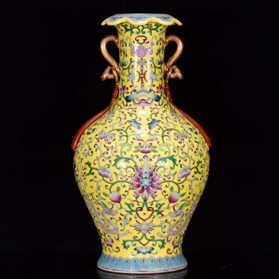 AN ENAMEL 'INTERLOCKING LOTUS' RUYI DOUBLE-HANDLE VASE: AN ENAMEL 'INTERLOCKING LOTUS' RUYI DOUBLE-HANDLE VASE Dimensions: Length: 35 cm (13.78 in.), Width: 18 cm (7.09 in.). All measurements are approximate.