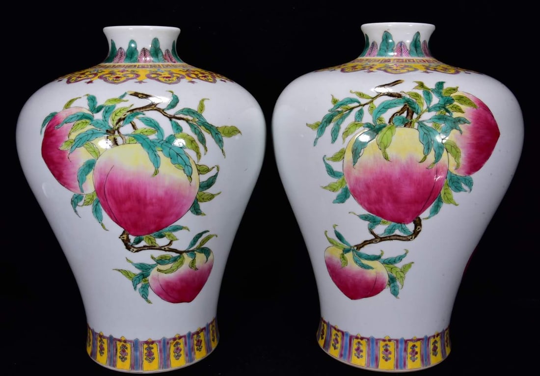 A FAMILLE ROSE 'THREE FRUITS' MEIPING (1 of 9)
