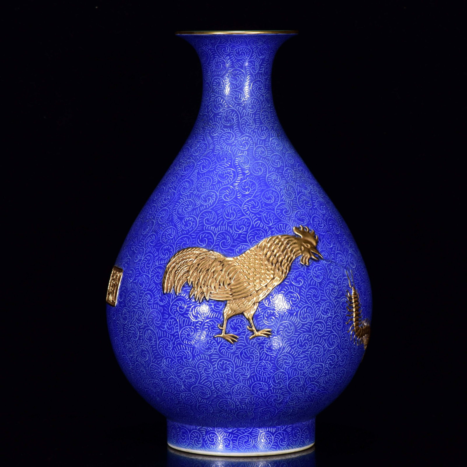 A PEACOCK BLUE-GLAZED GILT DECORATED CARVED 'CHICKEN' YUHUCHUNPING: A PEACOCK BLUE-GLAZED GILT DECORATED CARVED 'CHICKEN' YUHUCHUNPING Dimensions: Length: 22 cm (8.66 in.), Width: 13 cm (5.12 in.). All measurements are approximate.