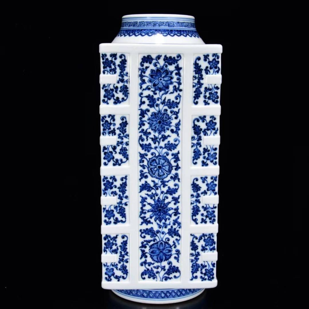 A BLUE AND WHITE 'INTERLOCKING LOTUS' VASE (1 of 9)