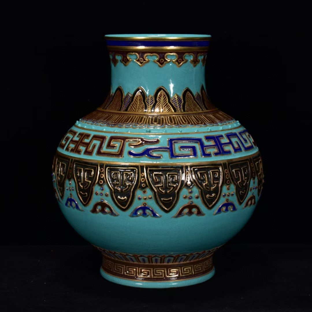 A TURQUOISE GLAZED GILT DECORATED CARVED VASE: A TURQUOISE GLAZED GILT DECORATED CARVED VASE Dimensions: Length: 17 cm (6.69 in.), Width: 14 cm (5.51 in.). All measurements are approximate.