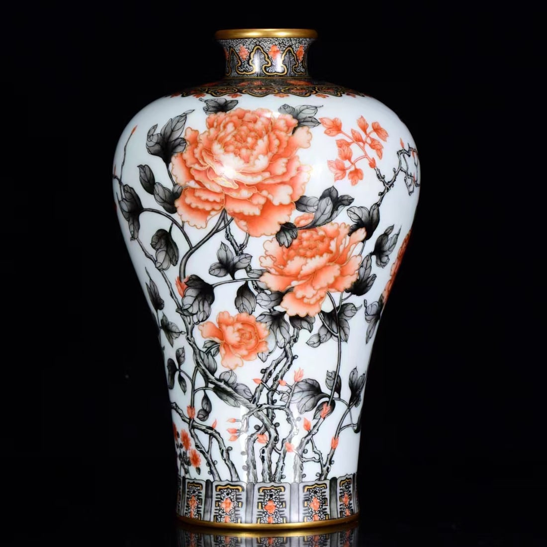 A GRISAILLE GILT DECORATED 'PEONY' MEIPING (1 of 9)