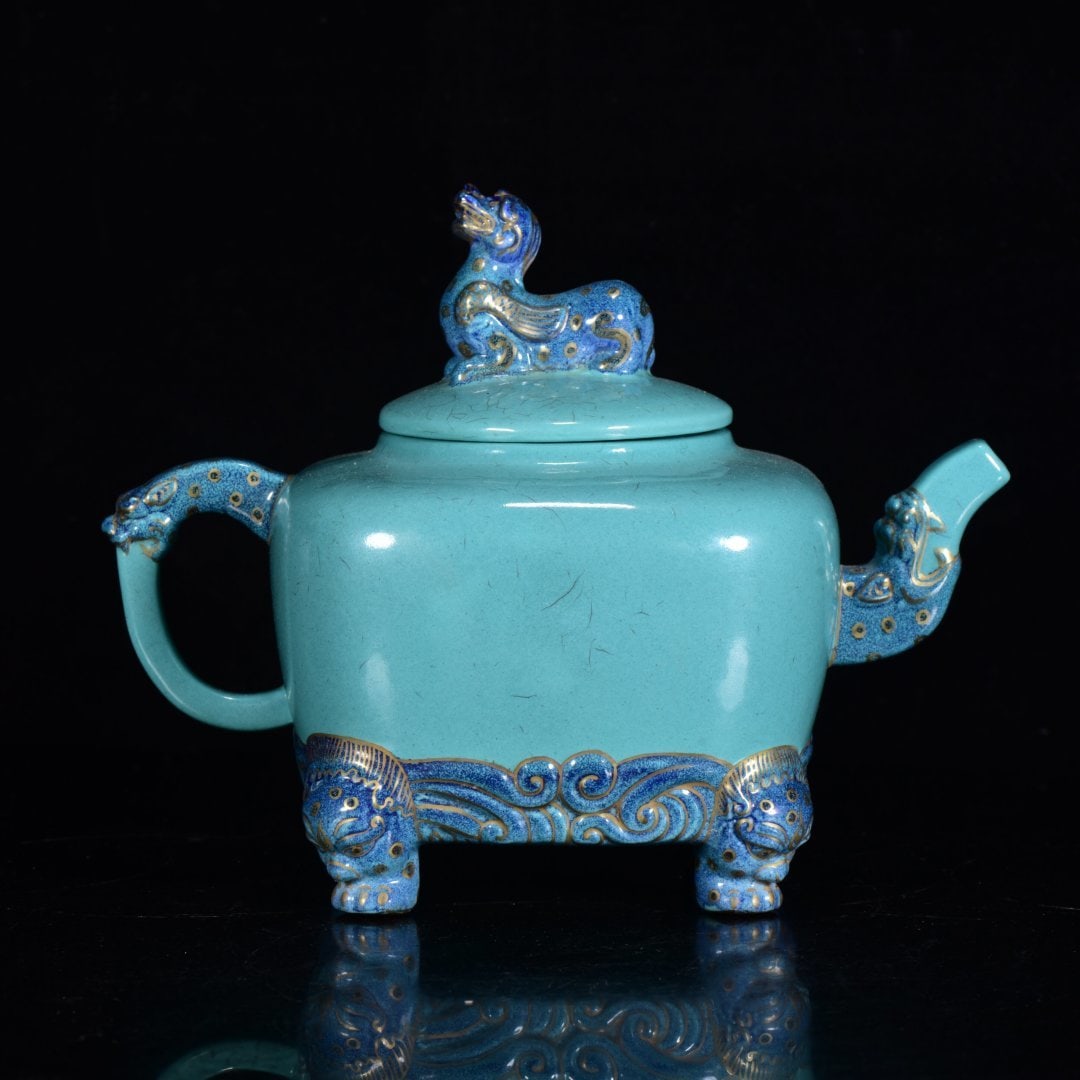 A TURQUOISE GLAZED GILT DECORATED EWER: A TURQUOISE GLAZED GILT DECORATED EWER Dimensions: Length: 14 cm (5.51 in.), Width: 17 cm (6.69 in.). All measurements are approximate.