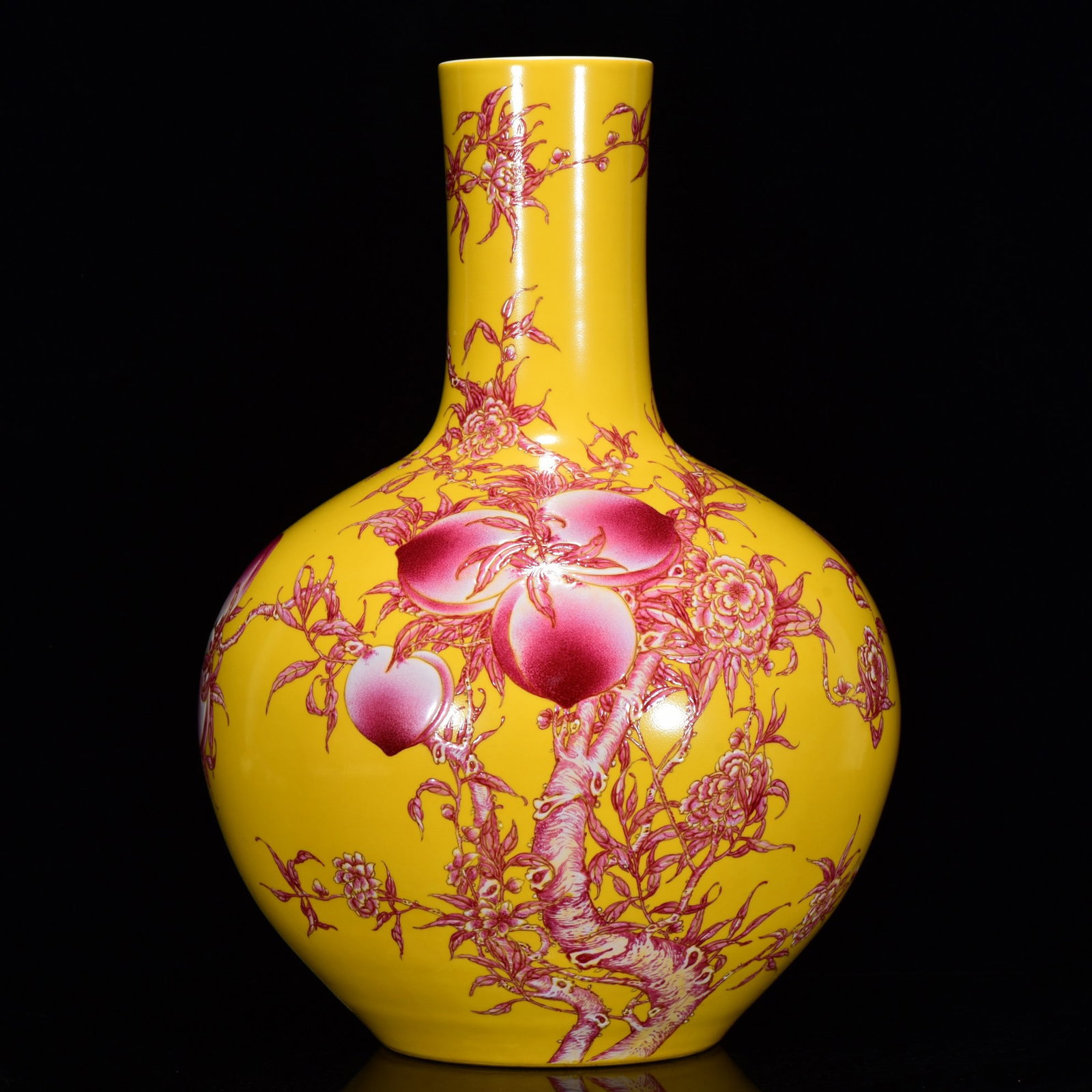 A YELLOW-GLAZED FAMILLE ROSE 'NINE PEACHES' GLOBULAR VASE (1 of 9)