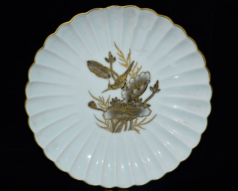 A GRISAILLE GILT DECORATED 'FLOWERS AND BIRDS' LOBED DISH: A GRISAILLE GILT DECORATED 'FLOWERS AND BIRDS' LOBED DISH Dimensions: Length: 2.5 cm (0.98 in.), Width: 15.5 cm (6.10 in.). All measurements are approximate.