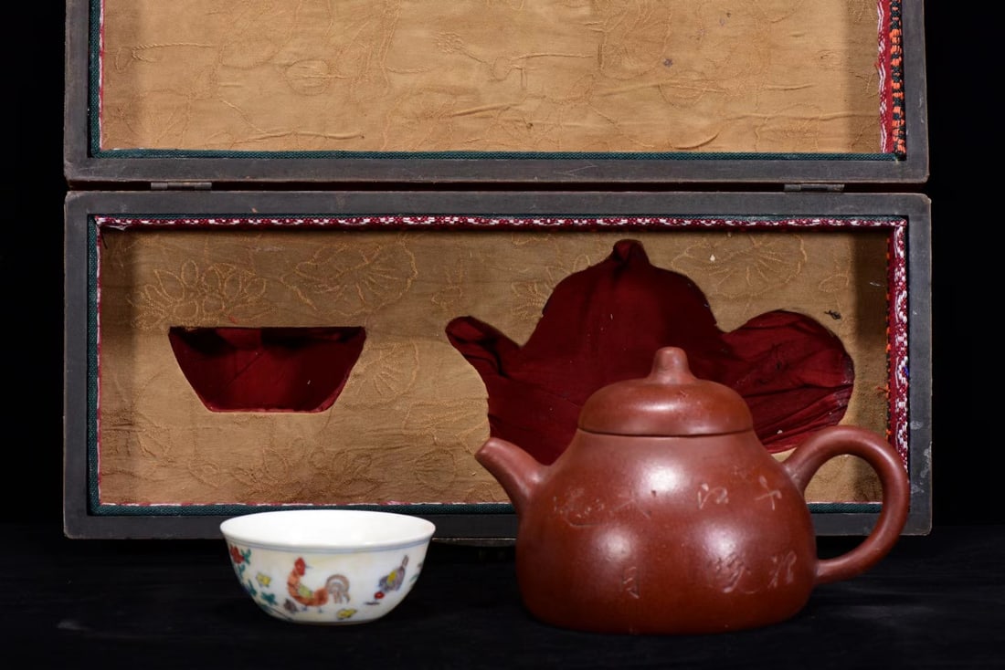 A SET OF YIXING CLAY TEA BOWLS: A SET OF YIXING CLAY TEA BOWLS Teapot Dimensions: Length: 8 cm (3.15 in.), Width: 16 cm (6.30 in.). Cup Dimensions: Length: 3.5 cm (1.38 in.), Width: 8.5 cm (3.35 in.). All measurements are approximat