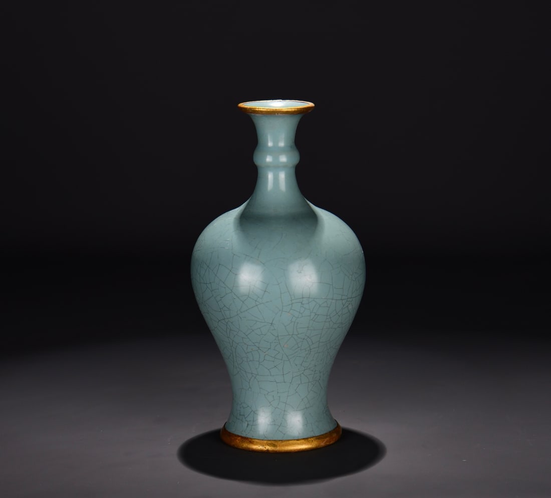 A RU TYPE SKY-BLUE GLAZED TYPE 'IMPERIAL INSCRIPTION' VASE (1 of 9)