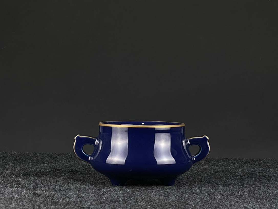 A SACRIFICIAL BLUE-GLAZED GILT DECORATED DOUBLE-HANDLE CENSER (1 of 9)