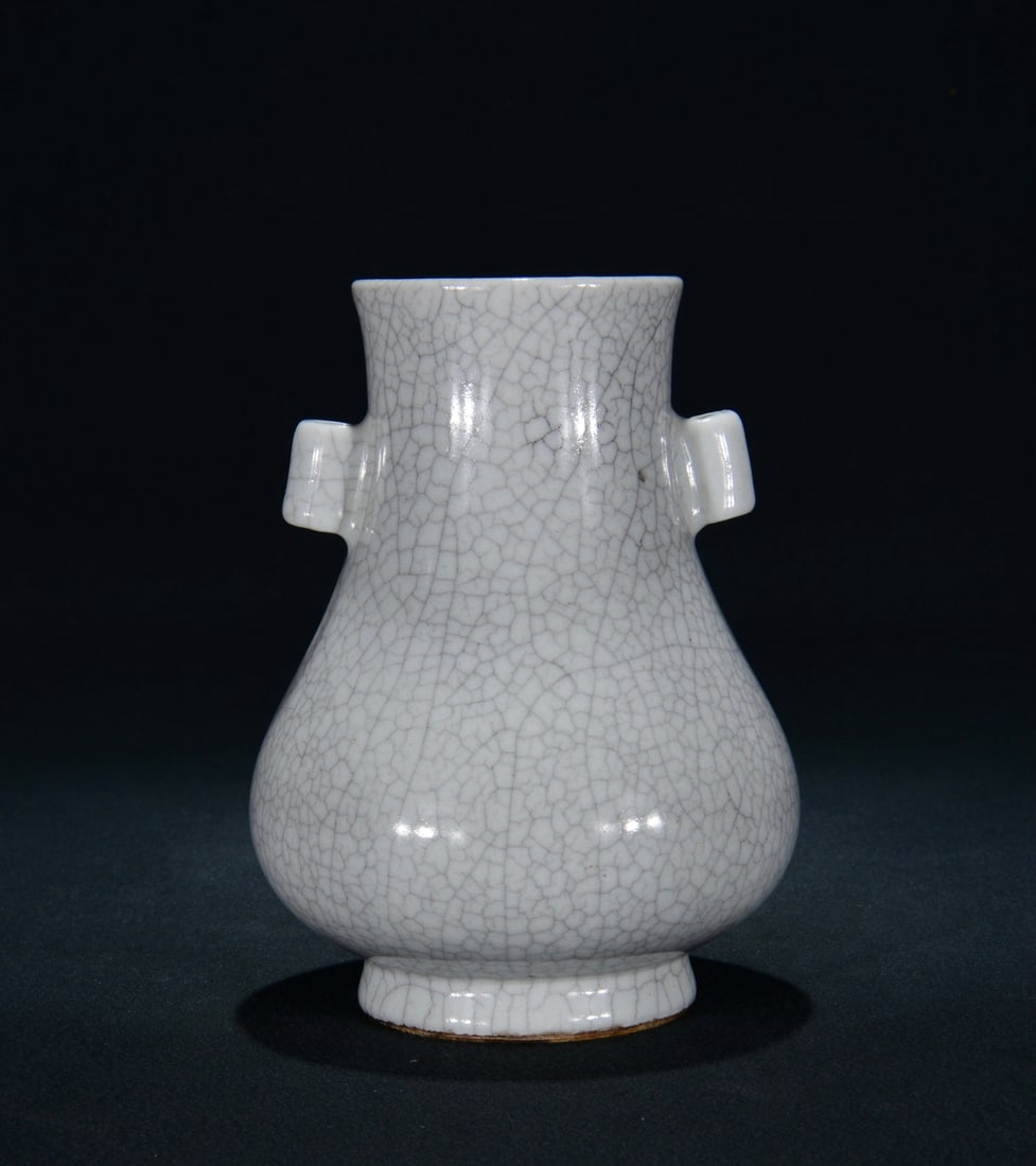 A GE-GLAZED DOUBLE-HANDLE VASE (1 of 9)