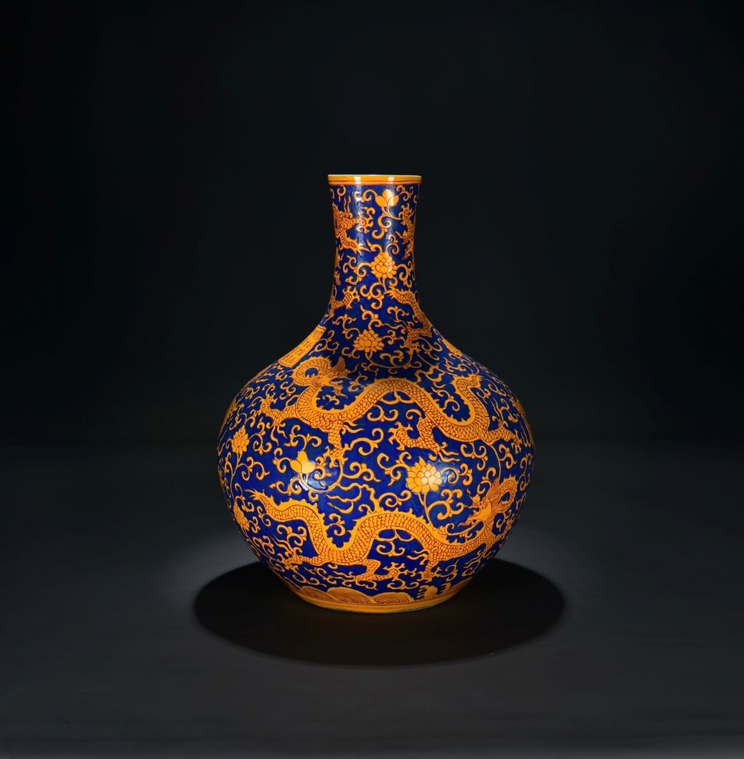 A BLUE-GLAZED YELLOW ENAMEL GLOBULAR VASE (1 of 8)