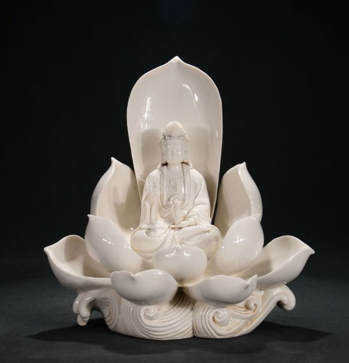 A DEHUA WHITE-GLAZED 'HE CHAOZONG' MARK SEATED GUANYIN WITH LOTUS HEART (1 of 9)