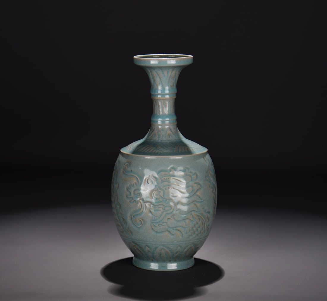 A RU TYPE SKY-BLUE GLAZED CARVED 'DRAGON' LONG-NECK DISH-MOUTH VASE (1 of 9)
