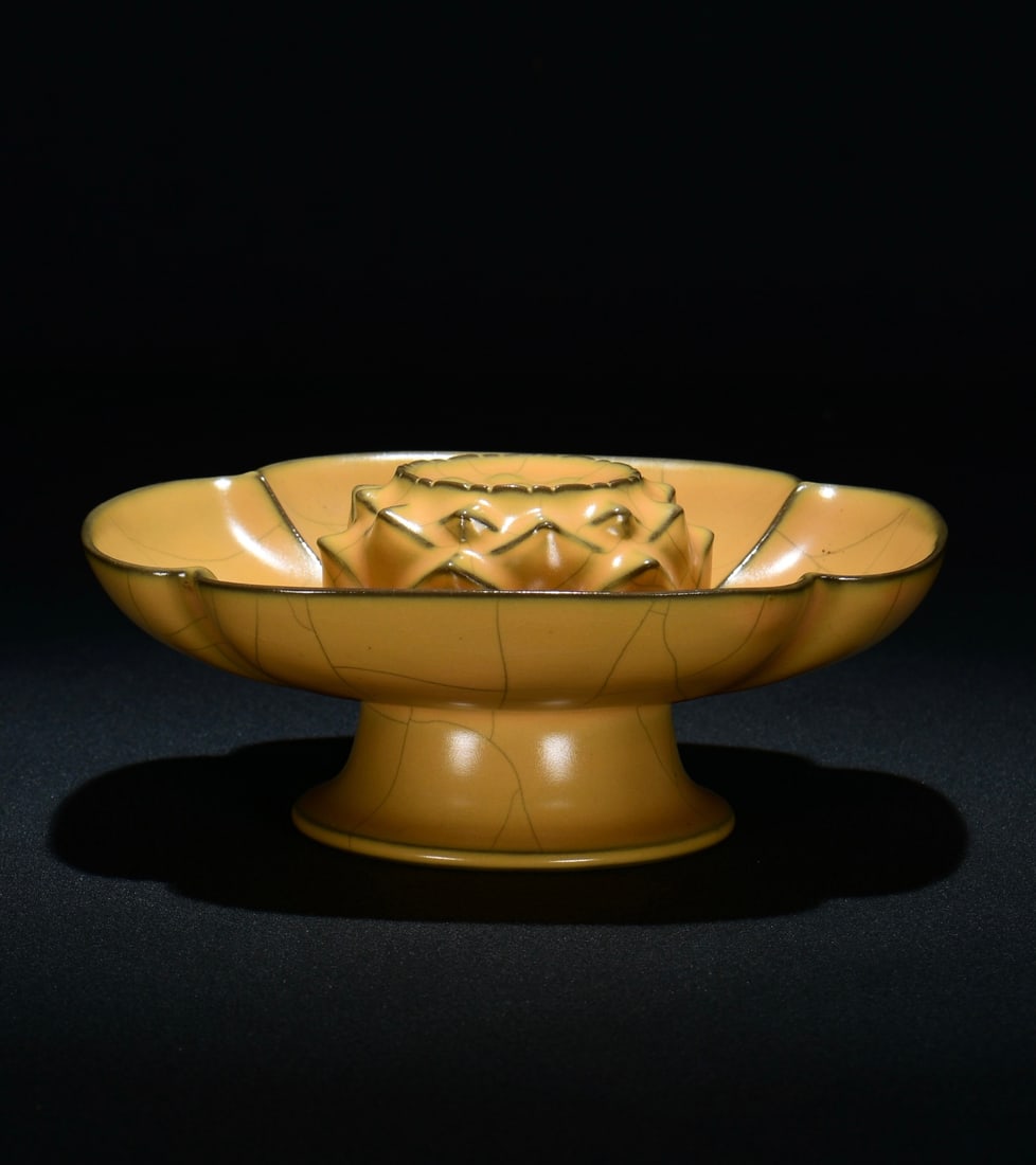 A RU TYPE RICE-YELLOW GLAZED LOTUS STAND (1 of 9)